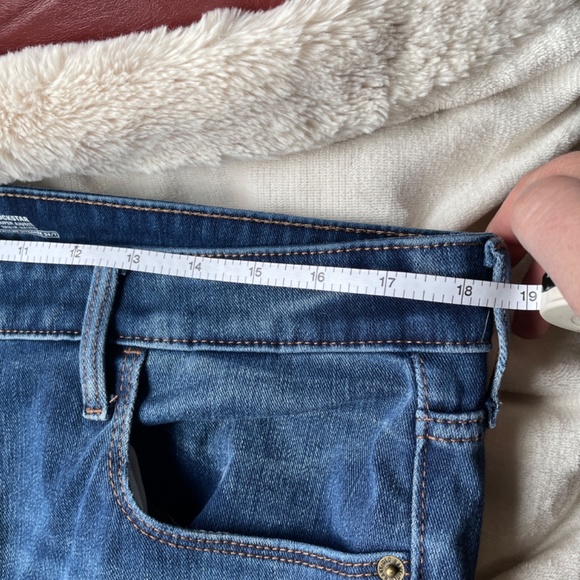 Old Navy Rockstar Super Skinny Jeans - Picture 4 of 8